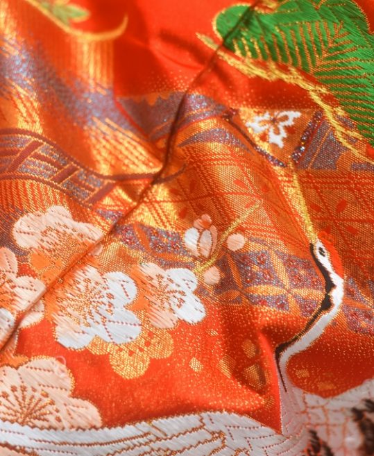 結婚式の色打掛・花嫁用着物|赤地に鶴と梅の刺繍 No.267