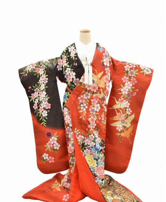 結婚式の色打掛・花嫁用着物|赤×黒地に鶴と相楽刺繍で花柄 No.278