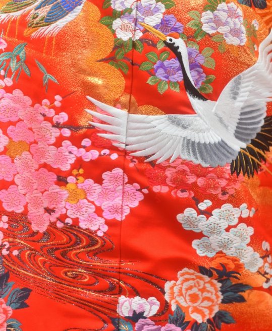 結婚式の色打掛・花嫁用着物|赤地に花々と鶴の刺繍 No.285