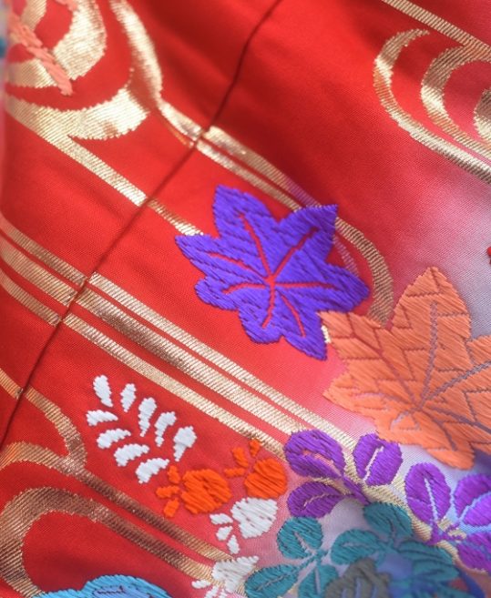 結婚式の色打掛・花嫁用着物|赤×青のグラデ地に花と流水 No.36　
