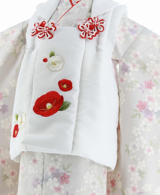 七五三 3歳女の子用被布[くすみカラー](被布)白に椿刺繍(着物)薄グレー  