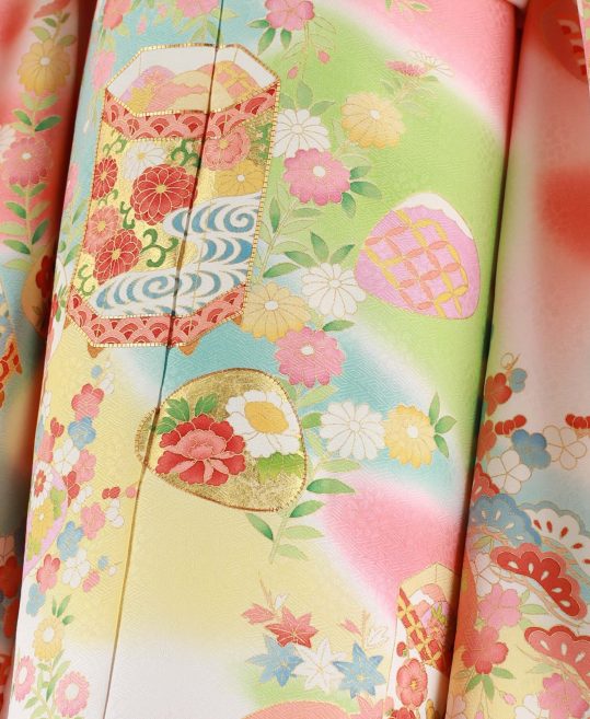 七五三 7歳 女の子用 四つ身[吉澤友禅・正絹]白に四色ぼかし・貝桶に 