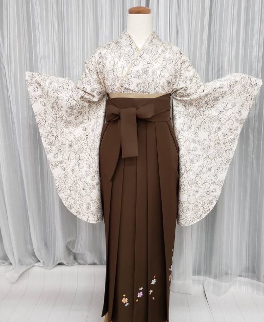 卒業式袴レンタル[淡色コーデ]オフホワイトに薄ベージュの花の線画No.803