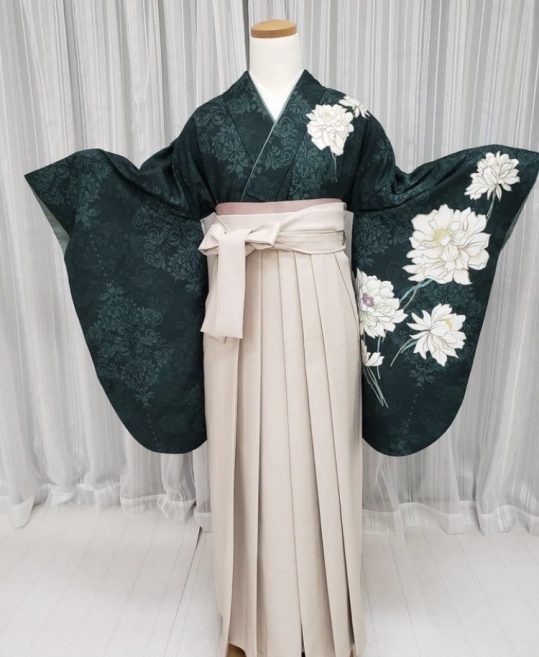 卒業式袴レンタル[シック]深緑に薄緑のアラベスク模様・大きな白い花No.812