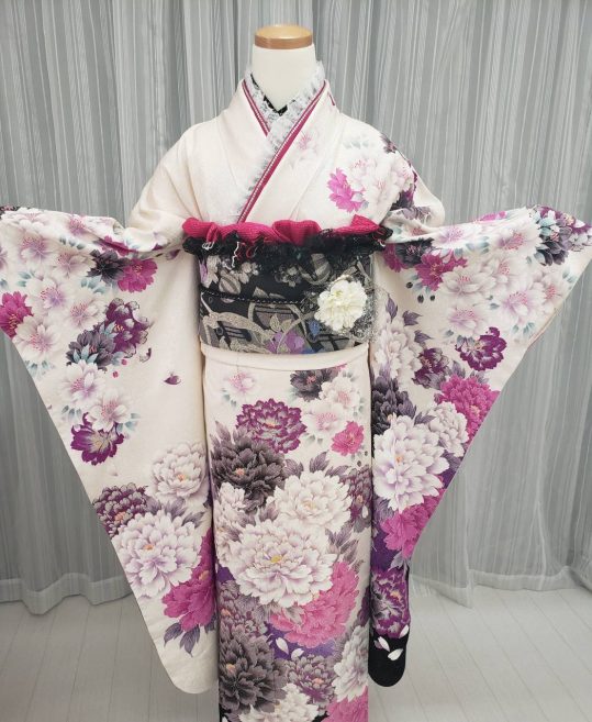 成人式振袖[クール系][大柄古典]白に紫と黒の牡丹[身長168cmまで]No