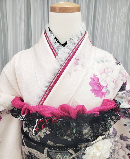 成人式振袖[クール系][大柄古典]白に紫と黒の牡丹[身長168cmまで]No