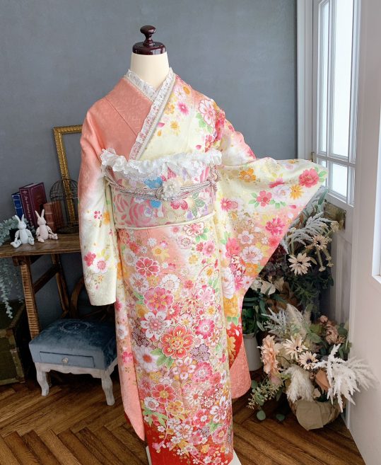 参列振袖[かわいい系]サーモンピンクにクリーム裾赤・細かい花柄[身長173cmまで]No.919