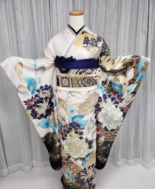 成人式振袖[ゴージャス]白に裾黒の雲取り、水色と青の牡丹と水芭蕉[身長163cmまで]No.996