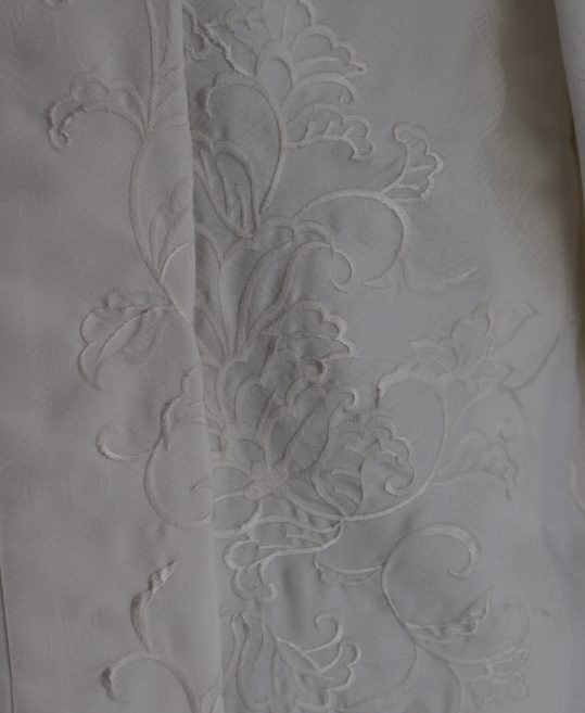 紋付袴レンタル・成人式・結婚式・卒業式|白に唐草刺繍[身長165-170cm対応]No.105