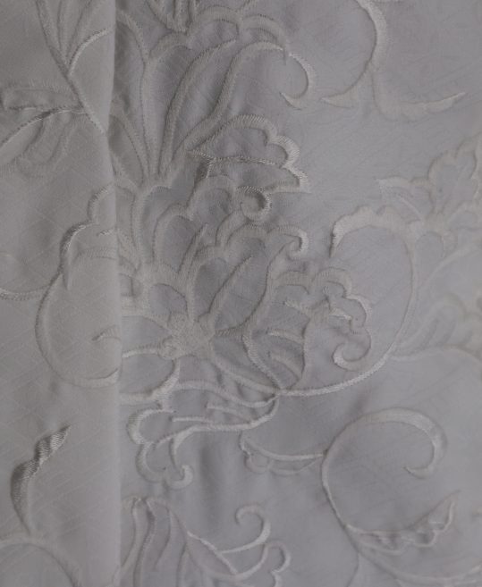 紋付袴レンタル・成人式・結婚式・卒業式|白に唐草刺繍[身長165-170cm対応]No.105