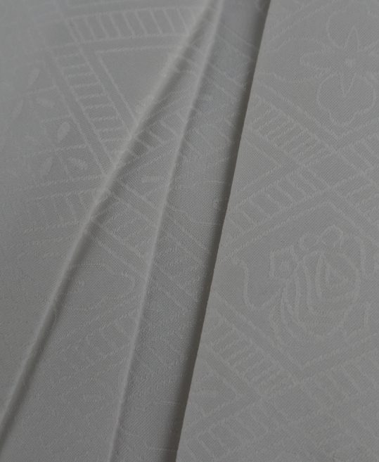 紋付袴No.77|白色　菱形模様に唐草刺繍
対応身長 / 175-180cm前後