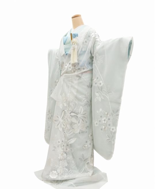 結婚式の色打掛 花嫁用着物 白のオーガンジー地に百合の刺繍 着物レンタルのkanemata カネマタ