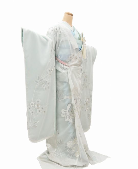 結婚式の色打掛 花嫁用着物 白のオーガンジー地に百合の刺繍 着物レンタルのkanemata カネマタ