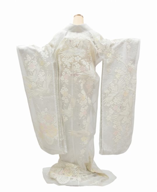 結婚式の色打掛・花嫁用着物|白のオーガンジー地に花車と桜｜着物 