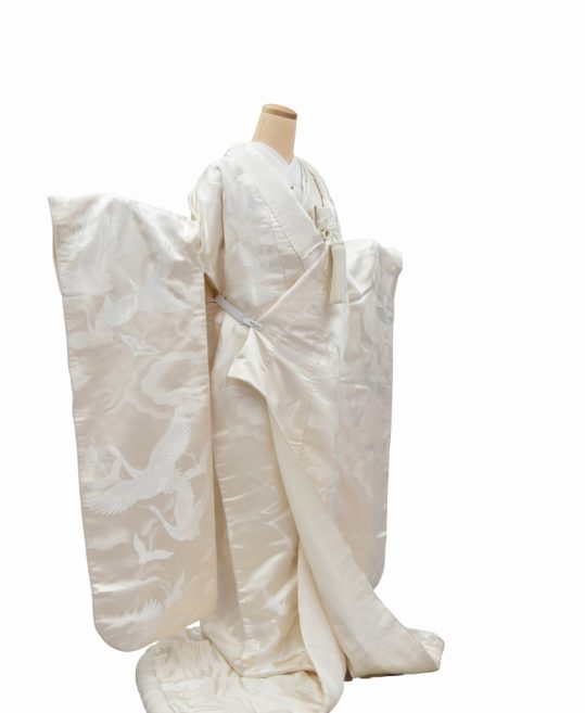 結婚式の白無垢・花嫁用着物|薄い生成り地に鶴の群と雲 [クール系] No.307