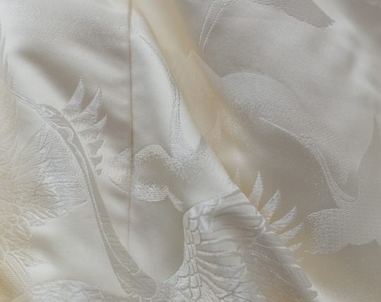 結婚式の白無垢・花嫁用着物|薄い生成り地に鶴の群と雲 [クール系] No.307